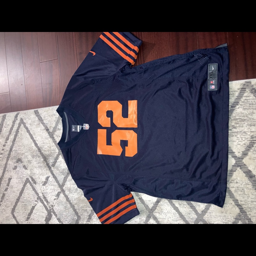 #52 Mack bears jersey